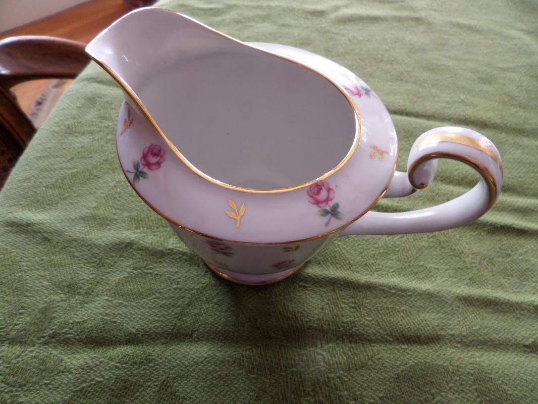 Noritake creamer and sugar in Roaslie pattern