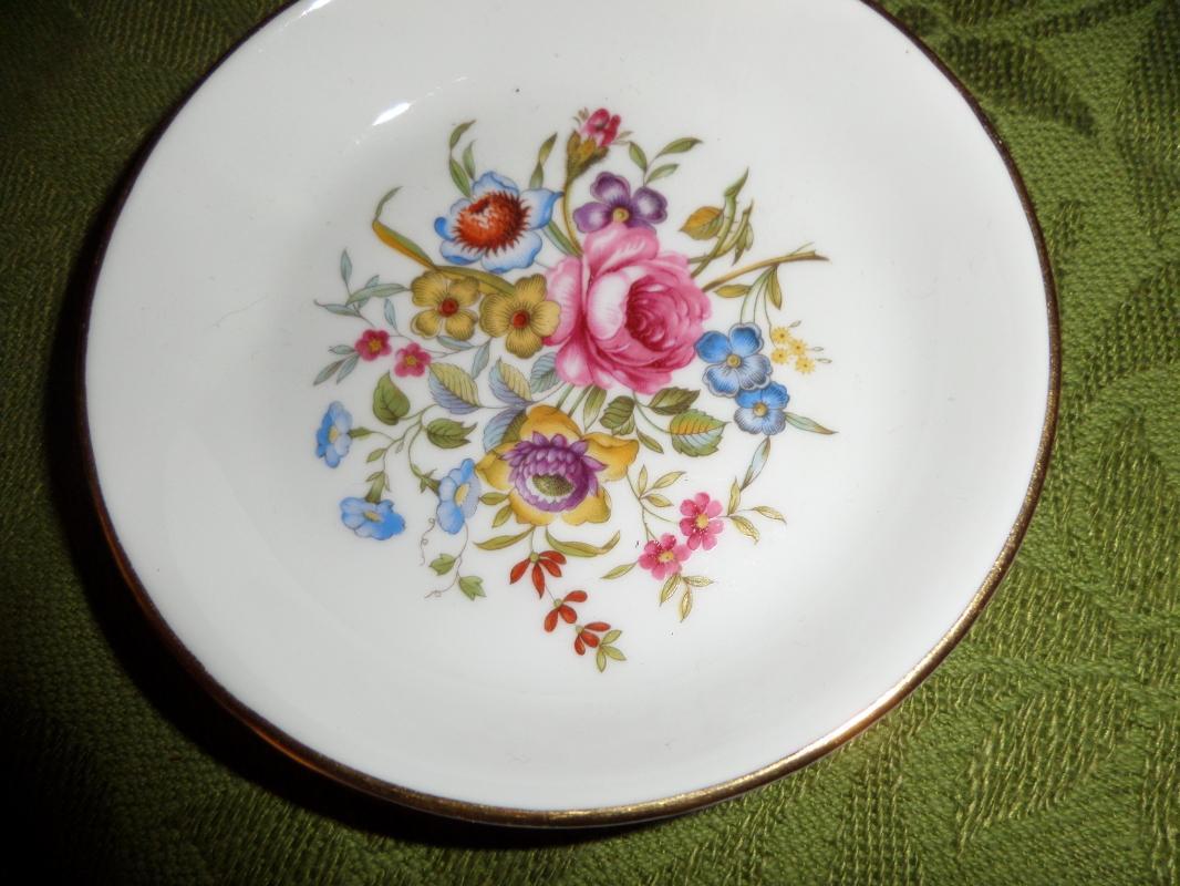 Vintage 1982 Avon Commemorative Pin Dish
