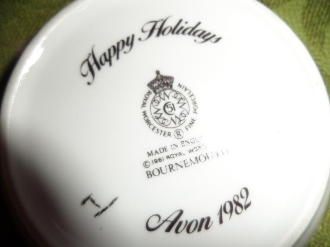 Vintage 1982 Avon Commemorative Pin Dish
