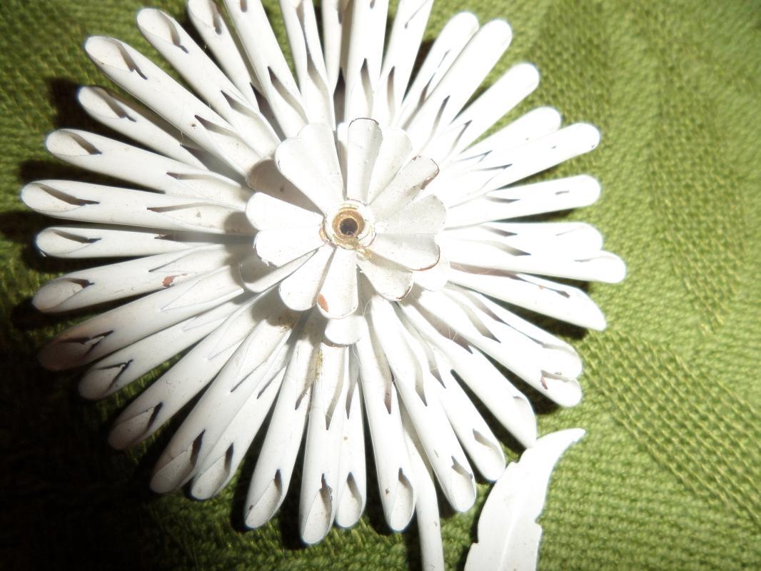 White sun flower brooch