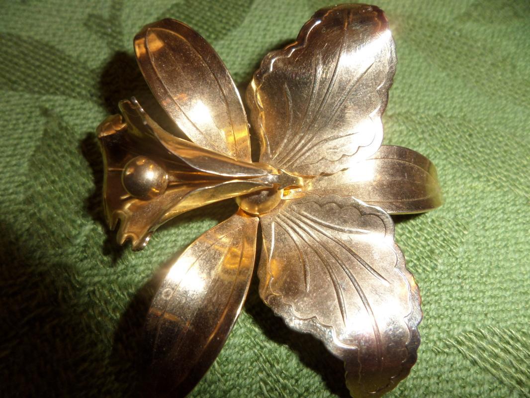 Goldtone tulip brooch