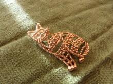 GOLD TONE CAT BROOCH