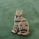 GOLD TONE CAT BROOCH
