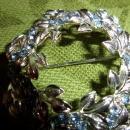Wreath brooch