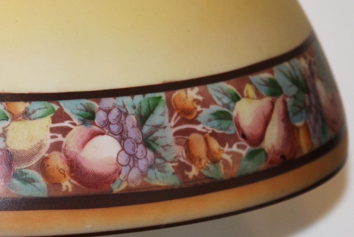 ANTIQUE 1920's GLASS SHADE FRUITS BORDER TABLE LAMP WITH BRASS BASE, unsigned