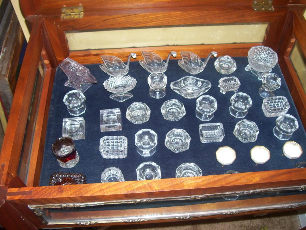 French display table contents incl