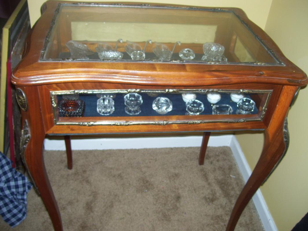 French display table contents incl