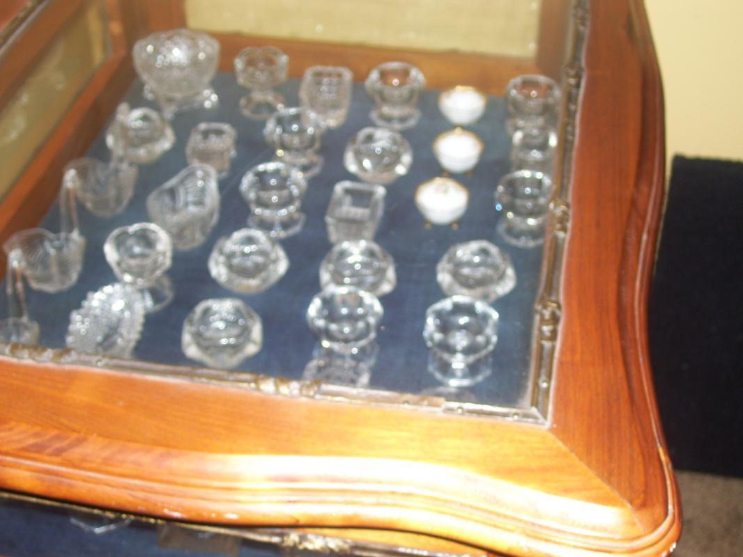 French display table contents incl