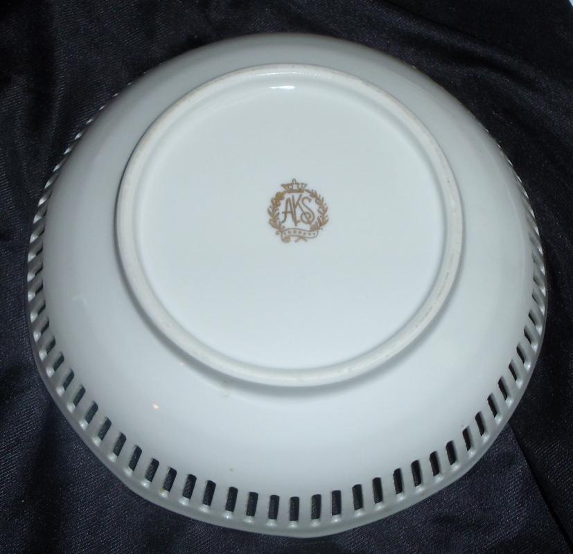 Porcelian Bowl w/laced/slotted side