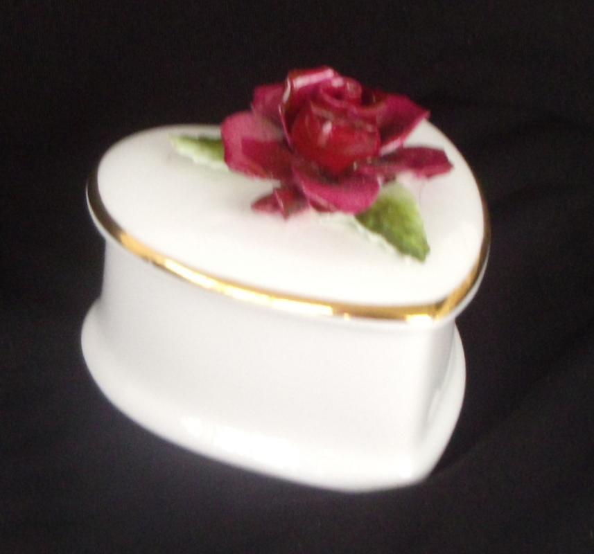 ROYAL DOULTON TRINKET BOX