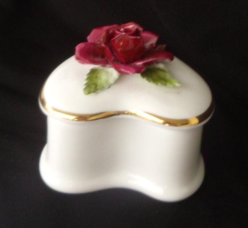 ROYAL DOULTON TRINKET BOX
