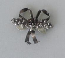 HOBE STERLING SILVER PIN