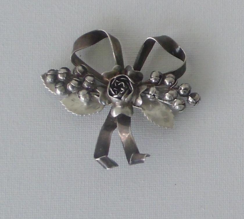 HOBE STERLING SILVER PIN