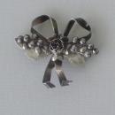 HOBE STERLING SILVER PIN