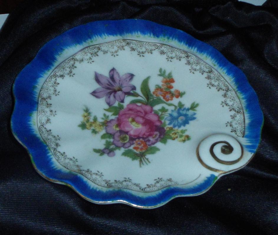 CERAMIC SERVING DISH FROM OCCUPIED JAPAN