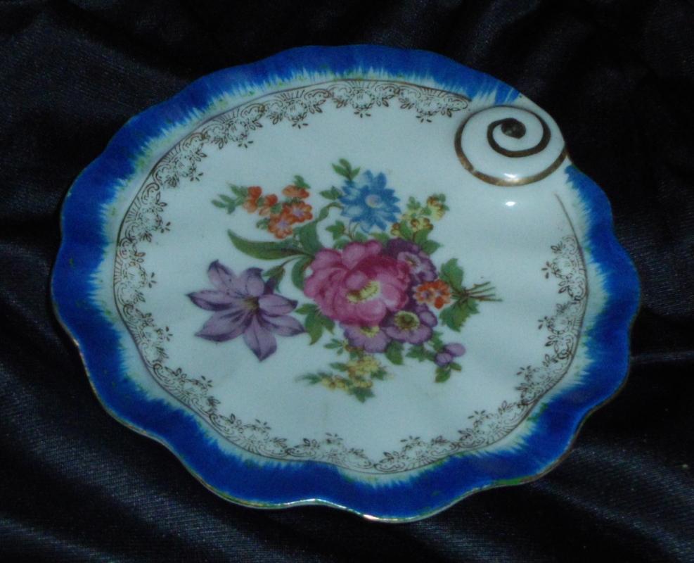 CERAMIC SERVING DISH FROM OCCUPIED JAPAN
