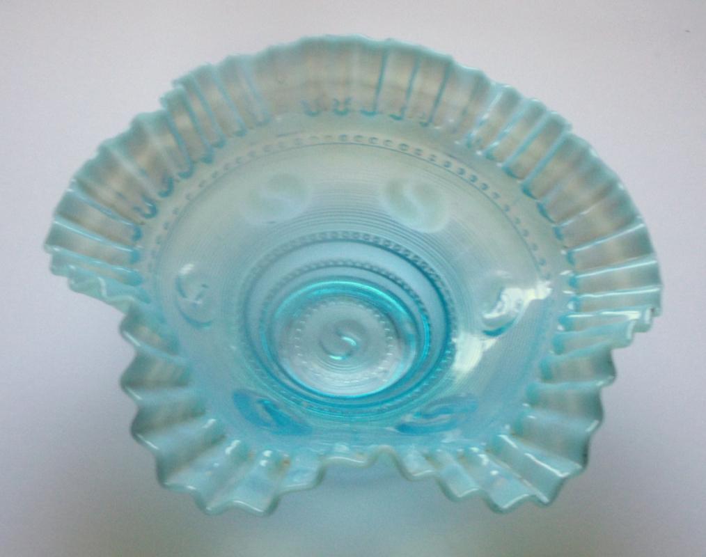 LIGHT-BLUE, RUFFLED-EDGE MUMS BOWL
