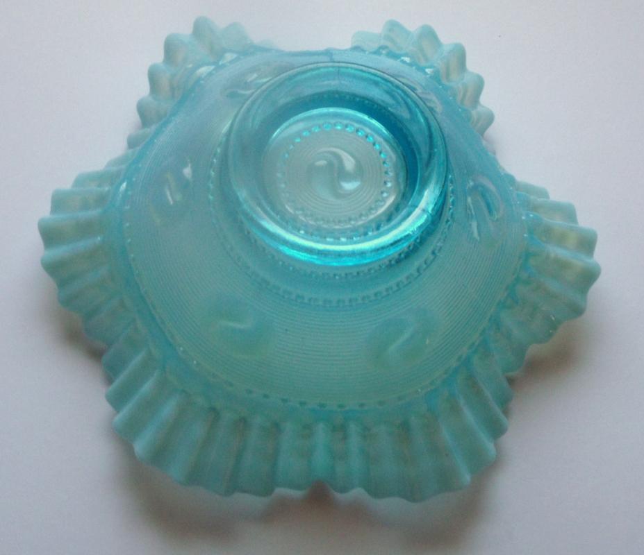 LIGHT-BLUE, RUFFLED-EDGE MUMS BOWL