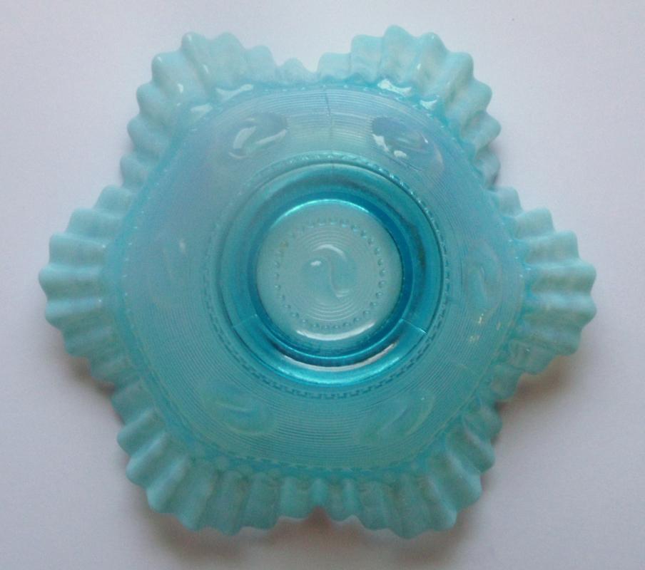 LIGHT-BLUE, RUFFLED-EDGE MUMS BOWL