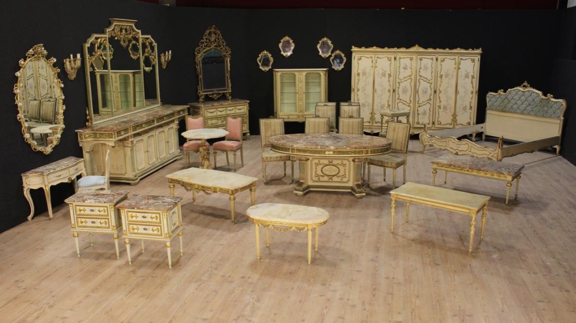 20th Century Italian Lacquered Sideboard With Mirror