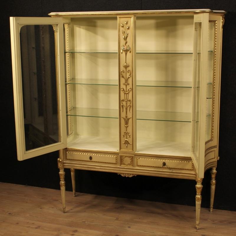 20th Century Italian Lacquered And Gilt Showcase
