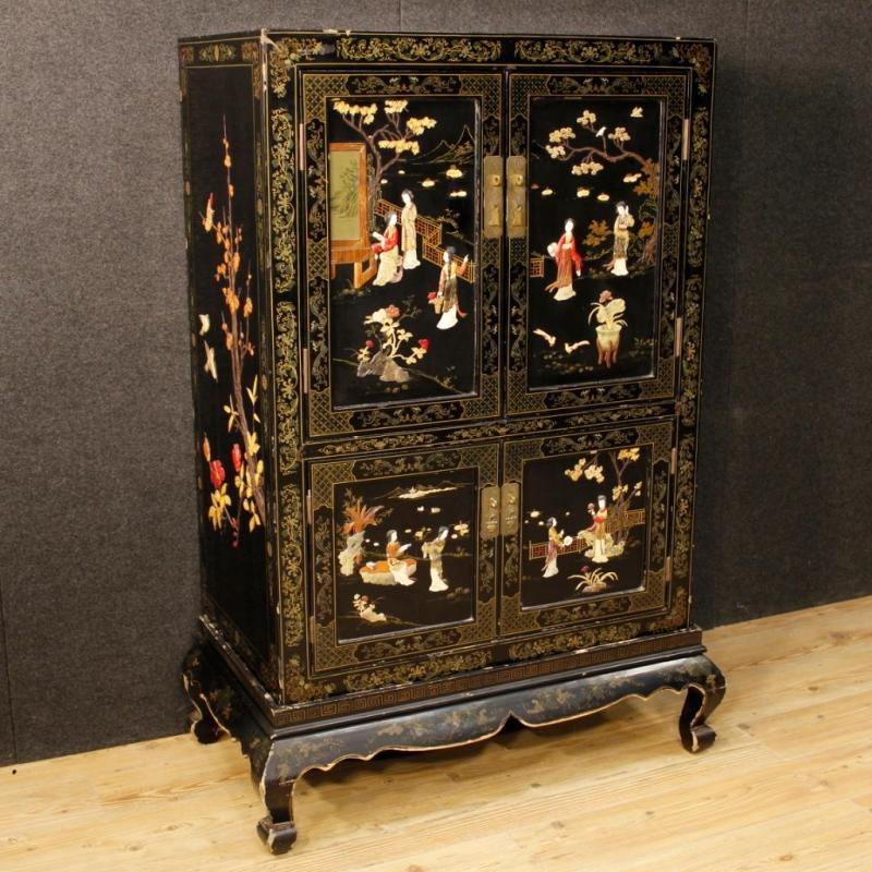 French Chinoiserie Sideboard in Lacquered and Painted Wood 20th Century