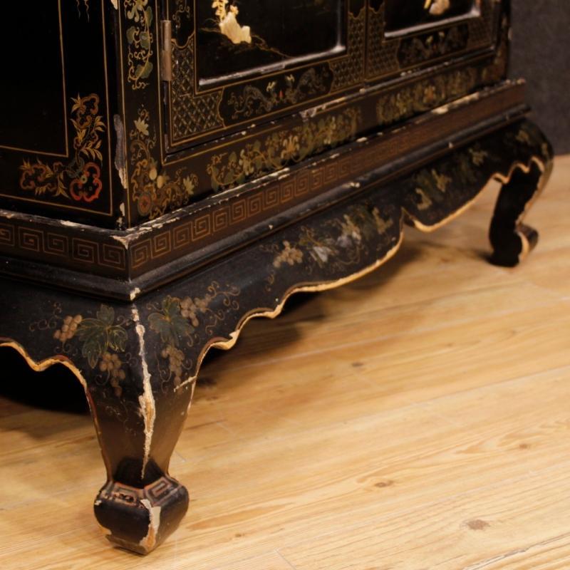 French Chinoiserie Sideboard in Lacquered and Painted Wood 20th Century