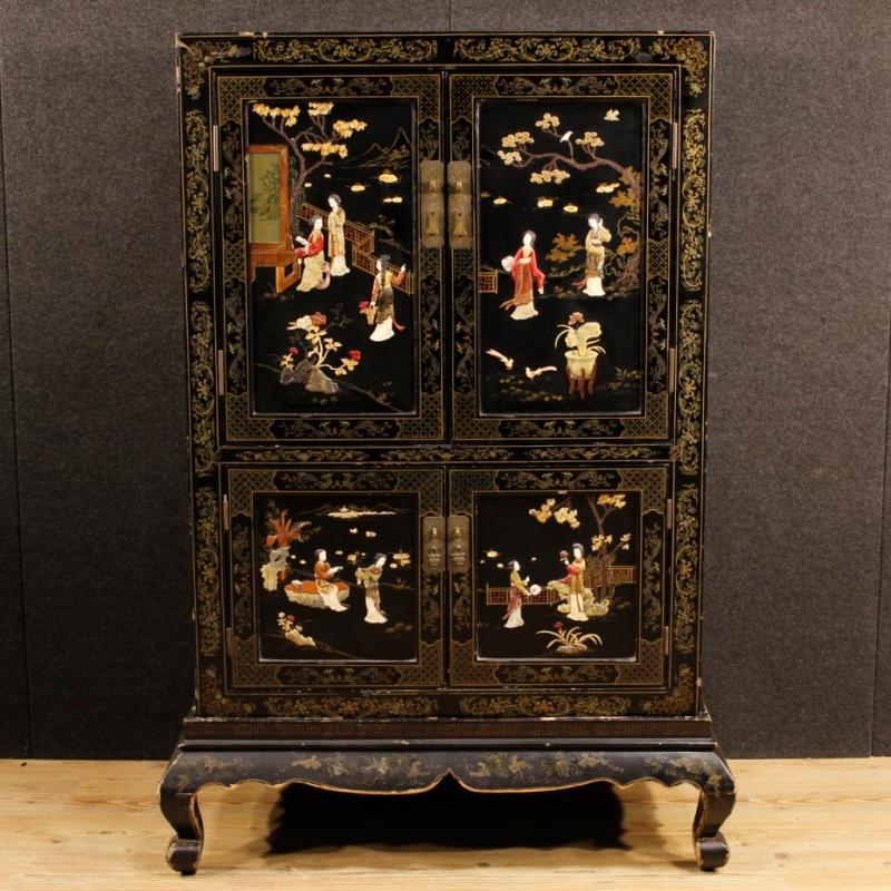 French Chinoiserie Sideboard in Lacquered and Painted Wood 20th Century