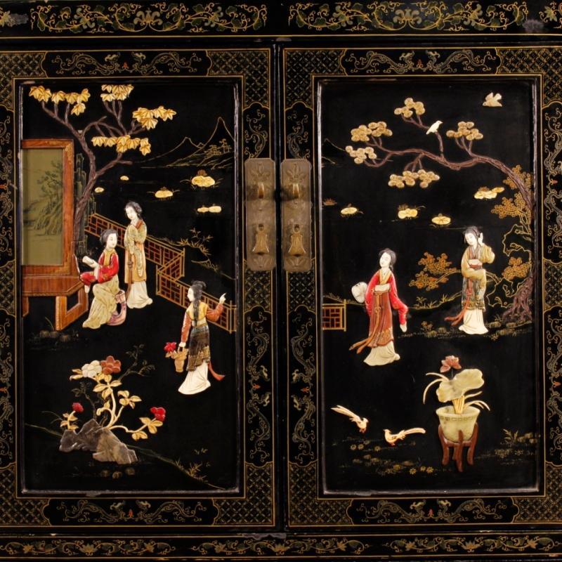 French Chinoiserie Sideboard in Lacquered and Painted Wood 20th Century