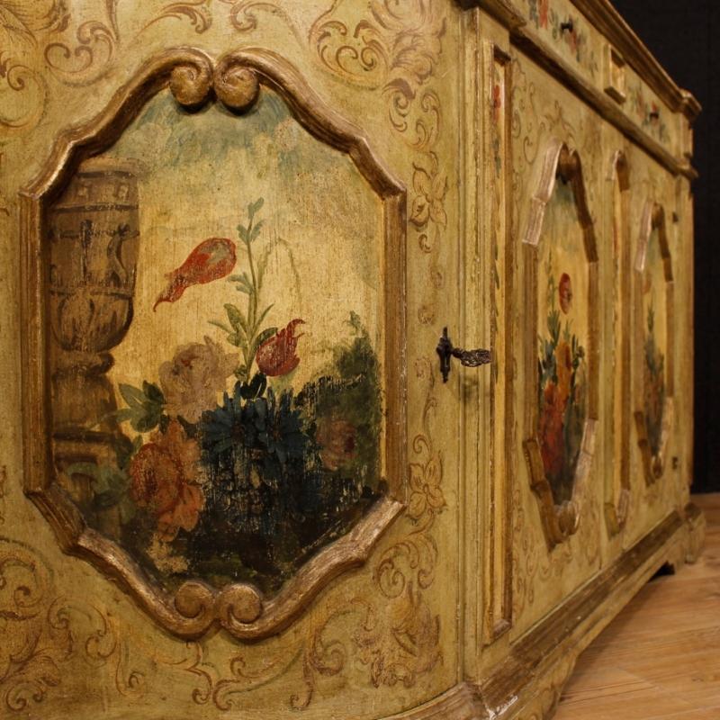 Venetian Sideboard In Lacquered And Painted Wood With Floral Decorations From 20th Century