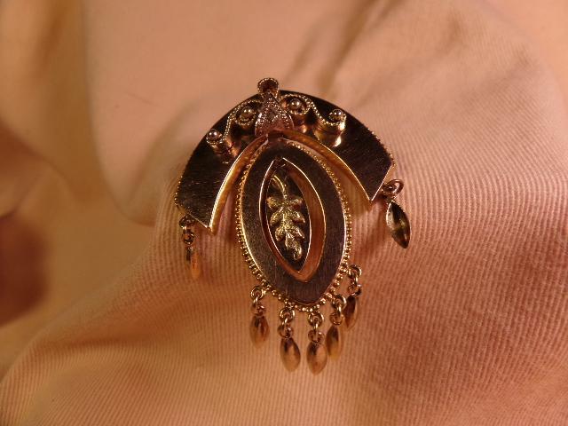 Victorian 9kt. Gold Brooch Pin