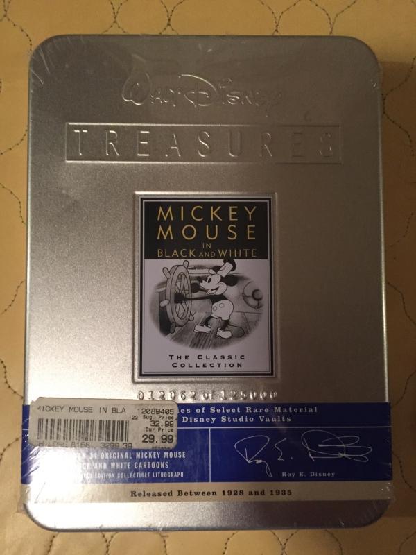 WD Treasures Mickey Mouse in Black and White
