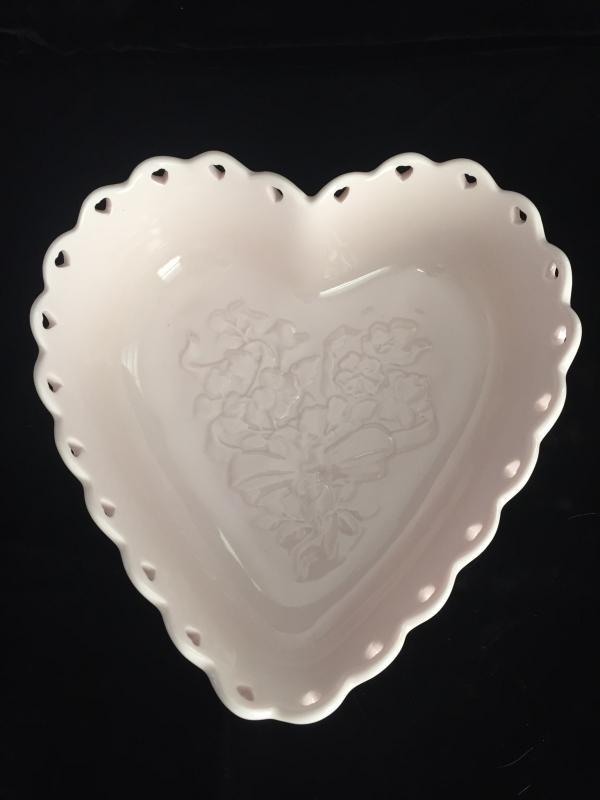 Longaberger 2004 Sweetest Heart Dish (Pink)