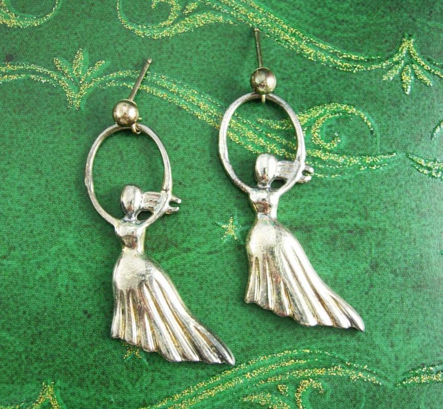 Salvador Dali sterling earrings Morphological echo Pierced Girl skipping rope