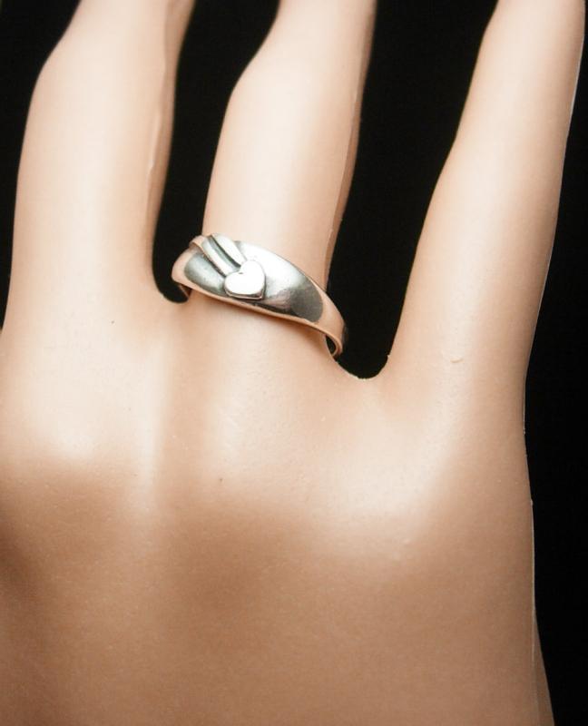 Promise ring Vintage ring Sterling ring Sweetheart Ring Friendship ring modernist heart Band Birthday Hearts Flowers Love size 6 1/4