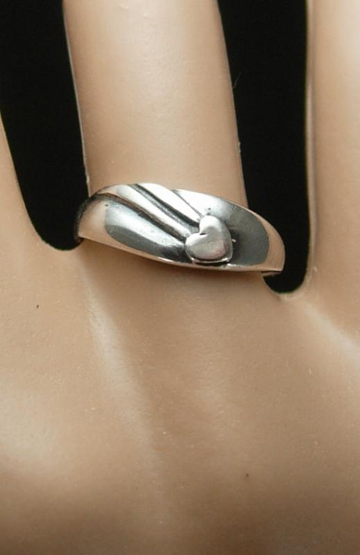Promise ring Vintage ring Sterling ring Sweetheart Ring Friendship ring modernist heart Band Birthday Hearts Flowers Love size 6 1/4