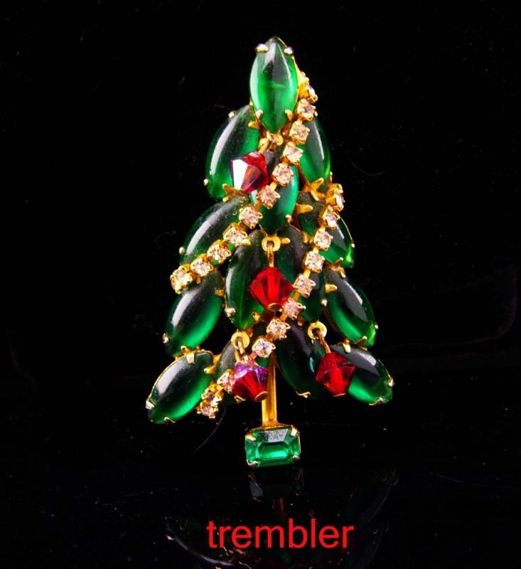 Vintage Christmas Tree brooch / Juliana trembler pin / Christmas gift for her / december birthday / rhinestone jewelry / costume brooch