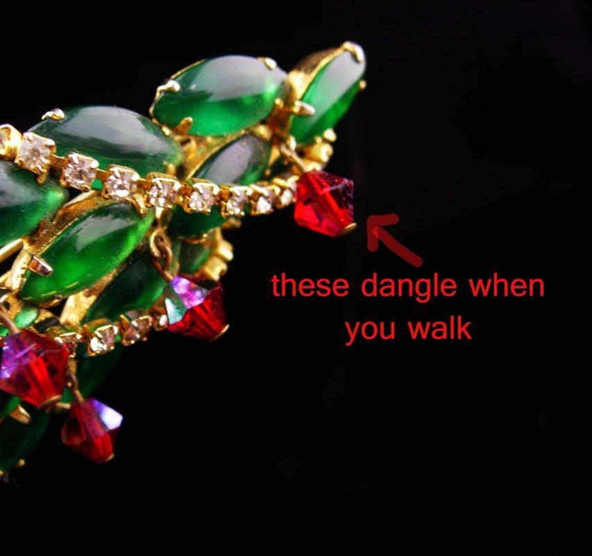 Vintage Christmas Tree brooch / Juliana trembler pin / Christmas gift for her / december birthday / rhinestone jewelry / costume brooch