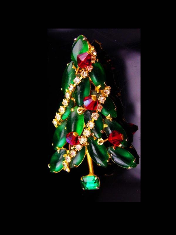 Vintage Christmas Tree brooch / Juliana trembler pin / Christmas gift for her / december birthday / rhinestone jewelry / costume brooch