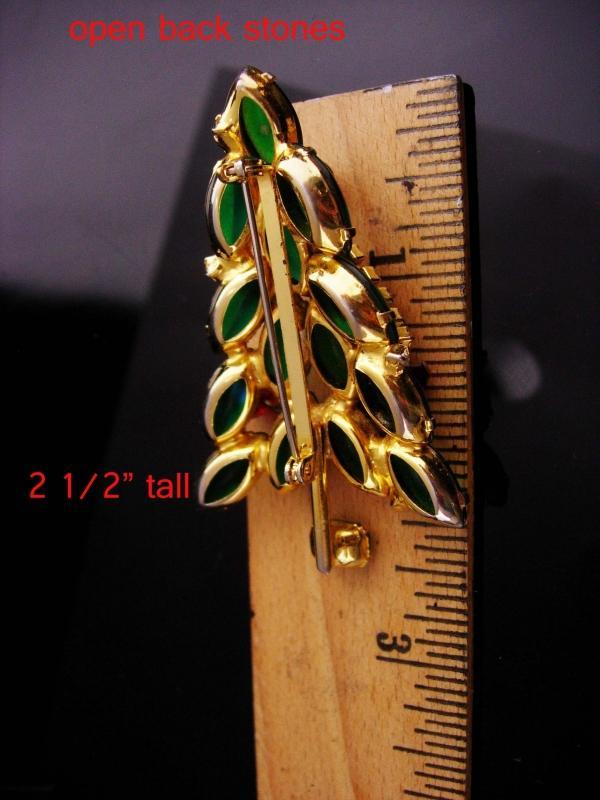 Vintage Christmas Tree brooch / Juliana trembler pin / Christmas gift for her / december birthday / rhinestone jewelry / costume brooch
