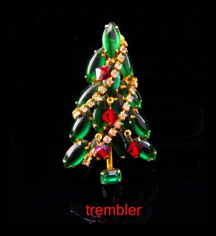 Vintage Christmas Tree brooch / Juliana trembler pin / Christmas gift for her / december birthday / rhinestone jewelry / costume brooch