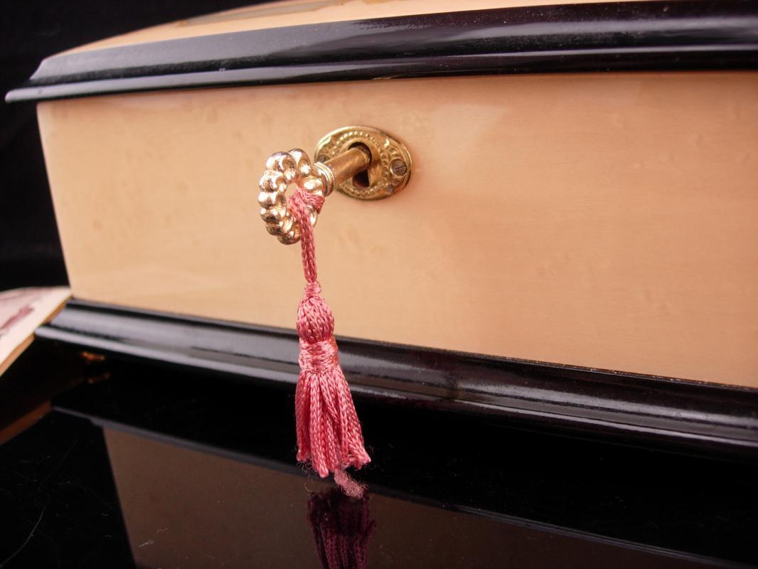 San Francisco Music Box Sorrento Italy / Edelweiss/ Donato Maresca / vintage Marquetry wood / anniversary gift / original key jewelry box