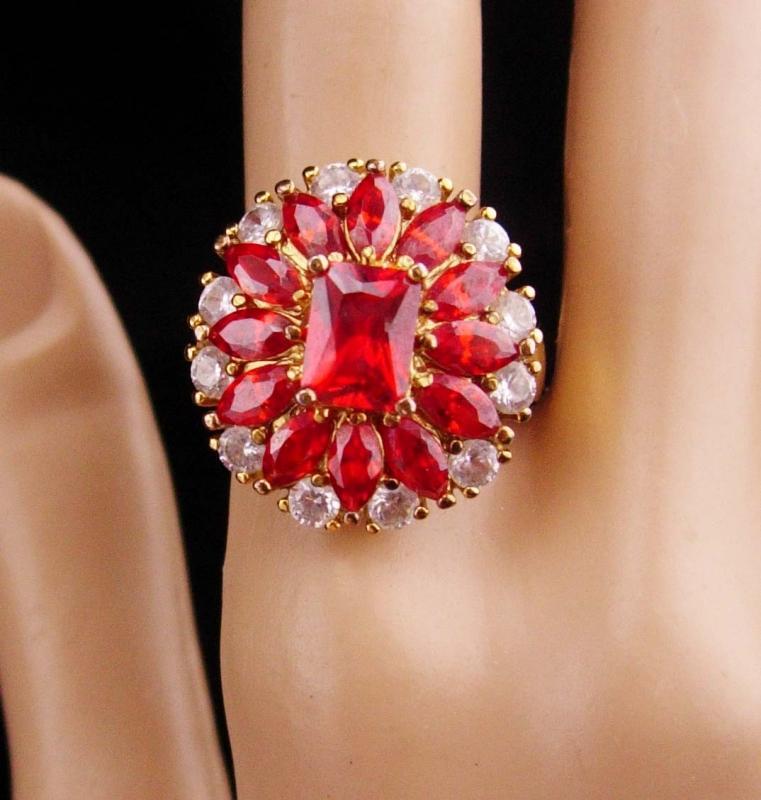 Garnet & Sterling Ring / Vintage cocktail Ring / statement Jewelry / Size 8 / January Birthstone 2nd wedding anniversary Capricorn aquarius