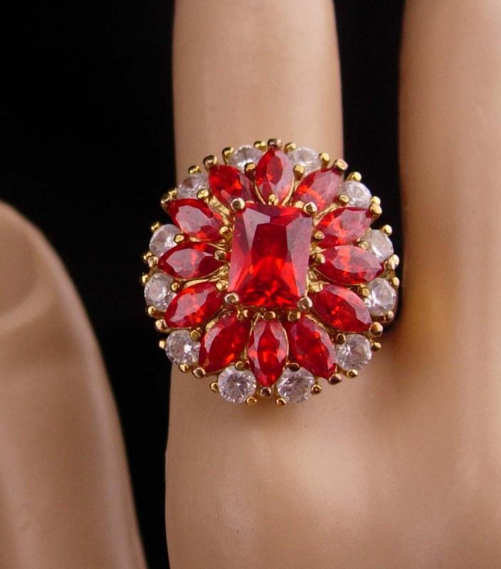 Garnet & Sterling Ring / Vintage cocktail Ring / statement Jewelry / Size 8 / January Birthstone 2nd wedding anniversary Capricorn aquarius