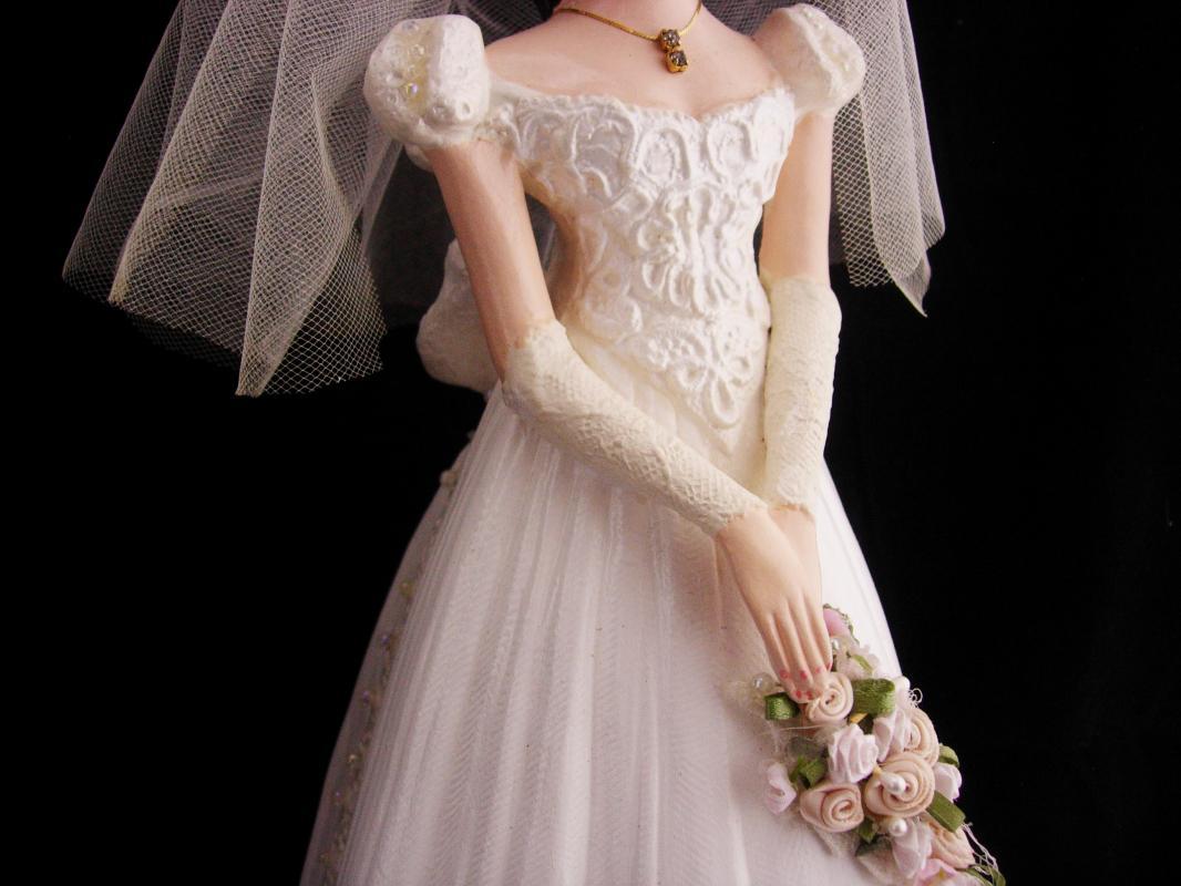 Vintage Bride Centerpiece / Ceramic Bride Doll / wedding tabletop / bridal bouquet / Bride figurine / bridal veil / cake topper