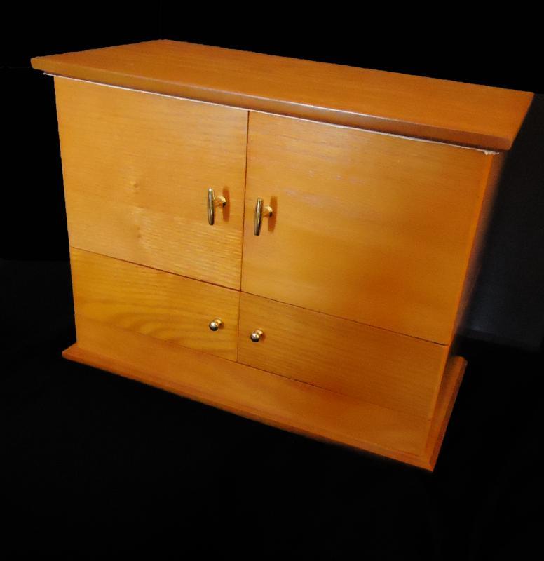 Huge Cosmetic organizer / wood case / Lori Greiner / never used / maple color / vanity accessory / gift for her danish modern design 16x12x8