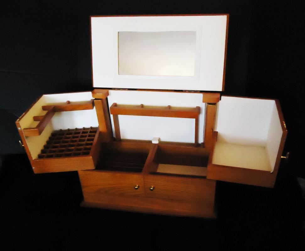 Huge Cosmetic organizer / wood case / Lori Greiner / never used / maple color / vanity accessory / gift for her danish modern design 16x12x8