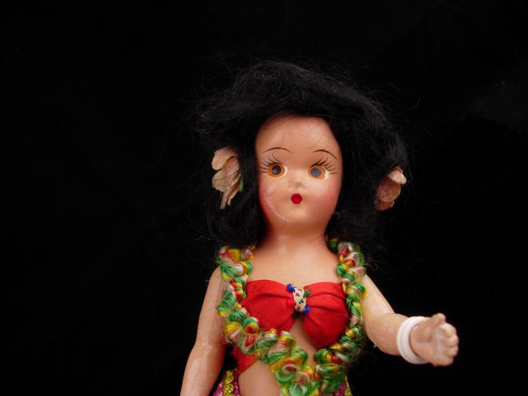 Vintage Hawaiian doll / hula girl / Polynesian costume / jointed bisque and composition / Hawaii lei / hula skirt / retro gift / with stand