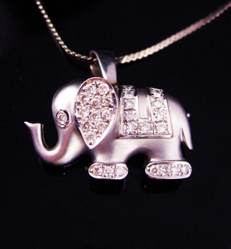 White Gold Elephant / 18Kt Elephant BROOCH Pendant / vintage Diamond Charm / Good Luck ELEPHANT / Republican gift / k18 Circus animal