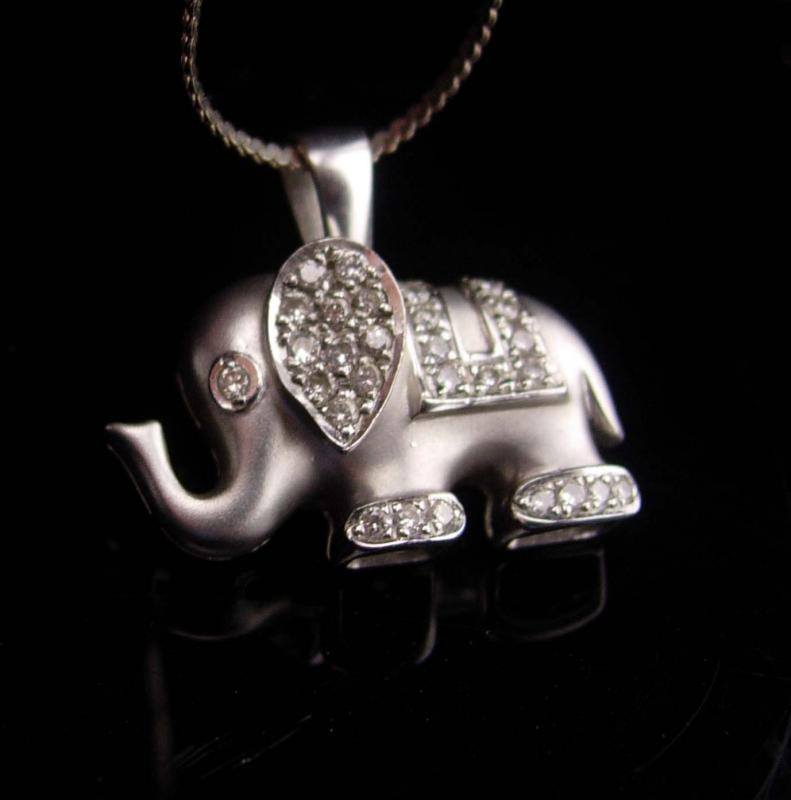 White Gold Elephant / 18Kt Elephant BROOCH Pendant / vintage Diamond Charm / Good Luck ELEPHANT / Republican gift / k18 Circus animal